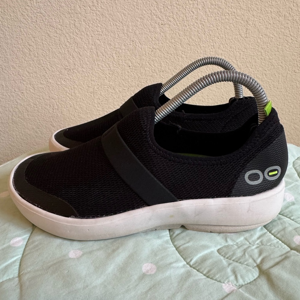 OOFOS Oomg Black Shoes Womens size 6